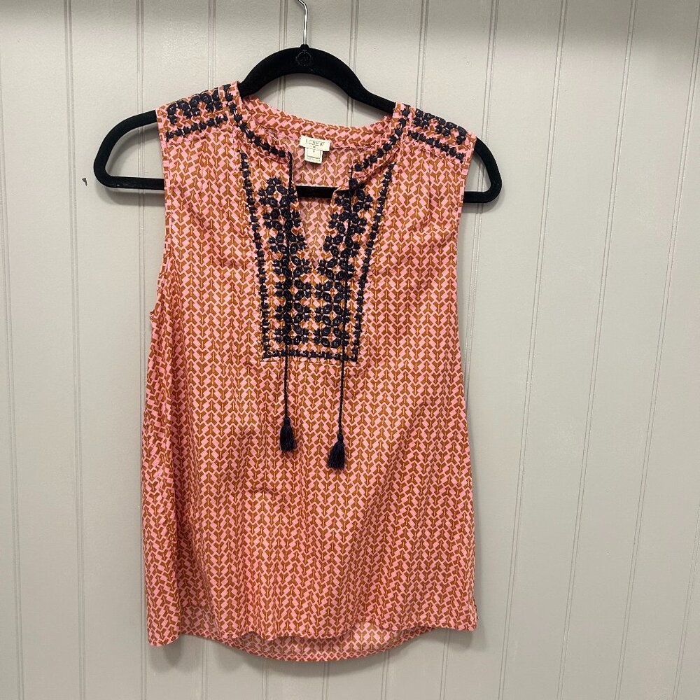 Women's JCrew sleeveless blouse with a beutiful design Size 8/Medium
